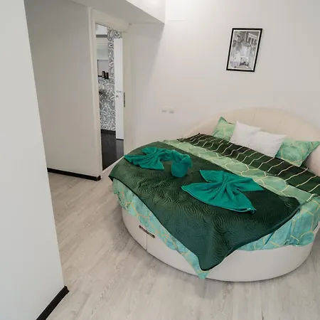Cozy Close To Old Town Апартаменти Бухарест