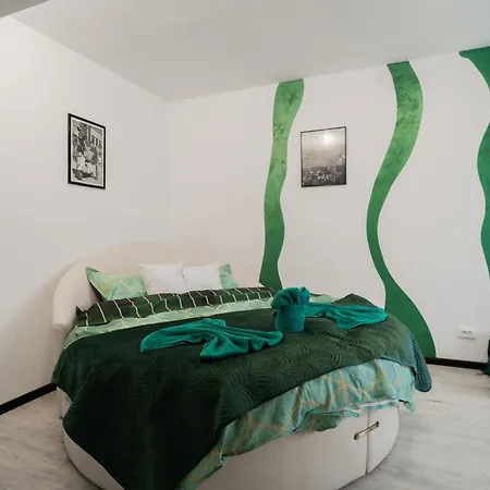 Апартаменти Cozy Close To Old Town *