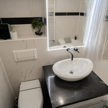 Cozy Close To Old Town *